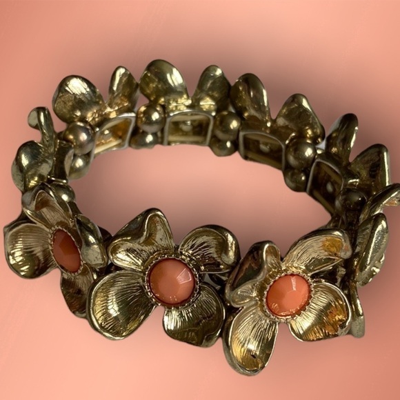 Floral Elastic Bracelet Gold Tone and Melon - Picture 2 of 7